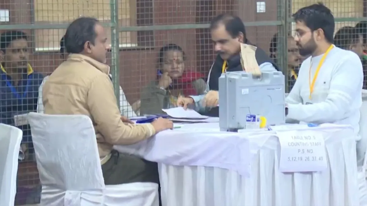 Delhi MCD By Election Result Live: सभी 12 वार्डों पर वोटों की गिनती शुरू, 51 प्रत्याशियों के भाग्य का होगा फैसला
