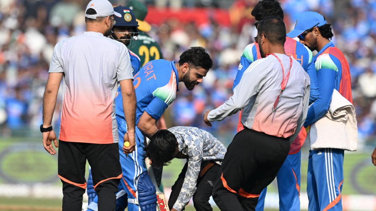 a fan entered in raipur pitch during india vs south africa 2nd odi