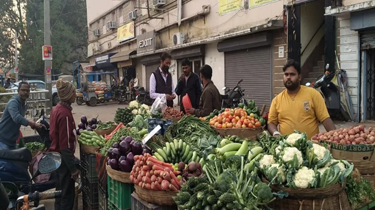 Koderma News: सब्जियों ने छलांग लगाकर फलों को भी पछाड़ा, महंगाई से किचन का बजट गड़बड़ाया
