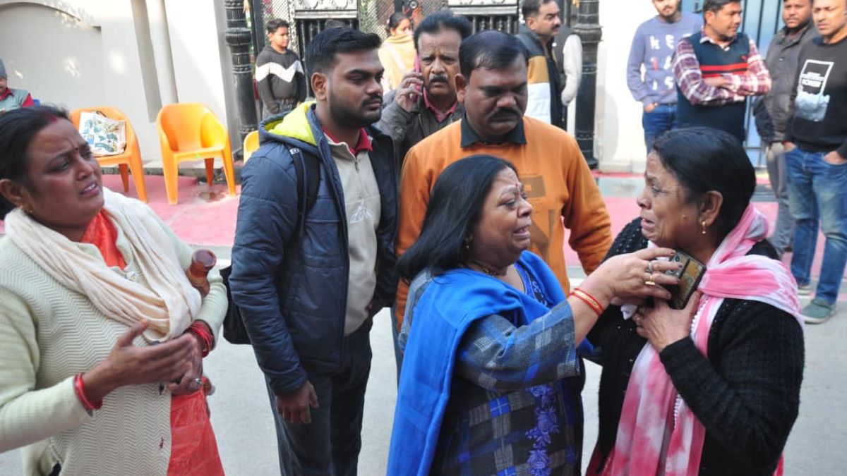 lucknow crime old aged woman murdered in jankipuram of lucknow forensic team investigating footprints