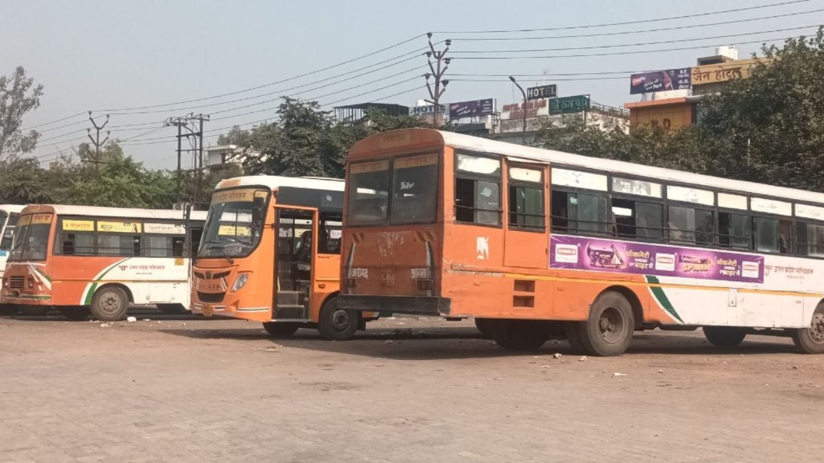driverconductor removed after bomb scare on bus at delhi isbt