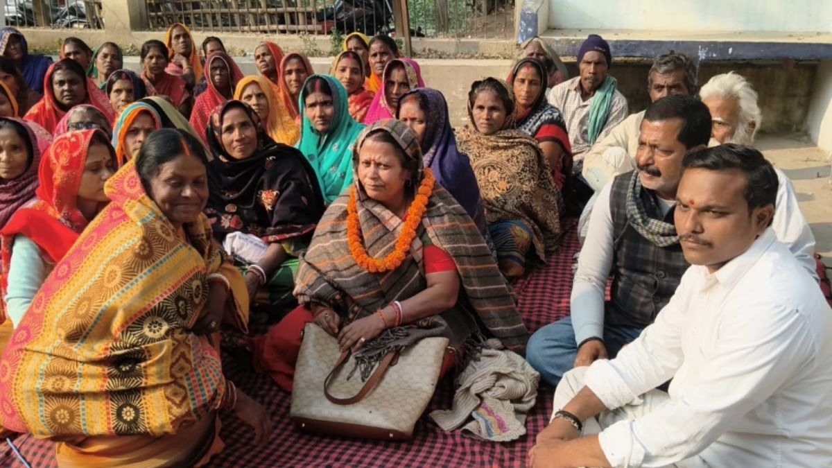 bihar flood victims protest village head starts hunger strike over lack of relief