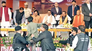 घटना के बाद सुरक्षा एजेंसियां सुरक्षा व्यवस्था की समीक्षा कर रही हैं।