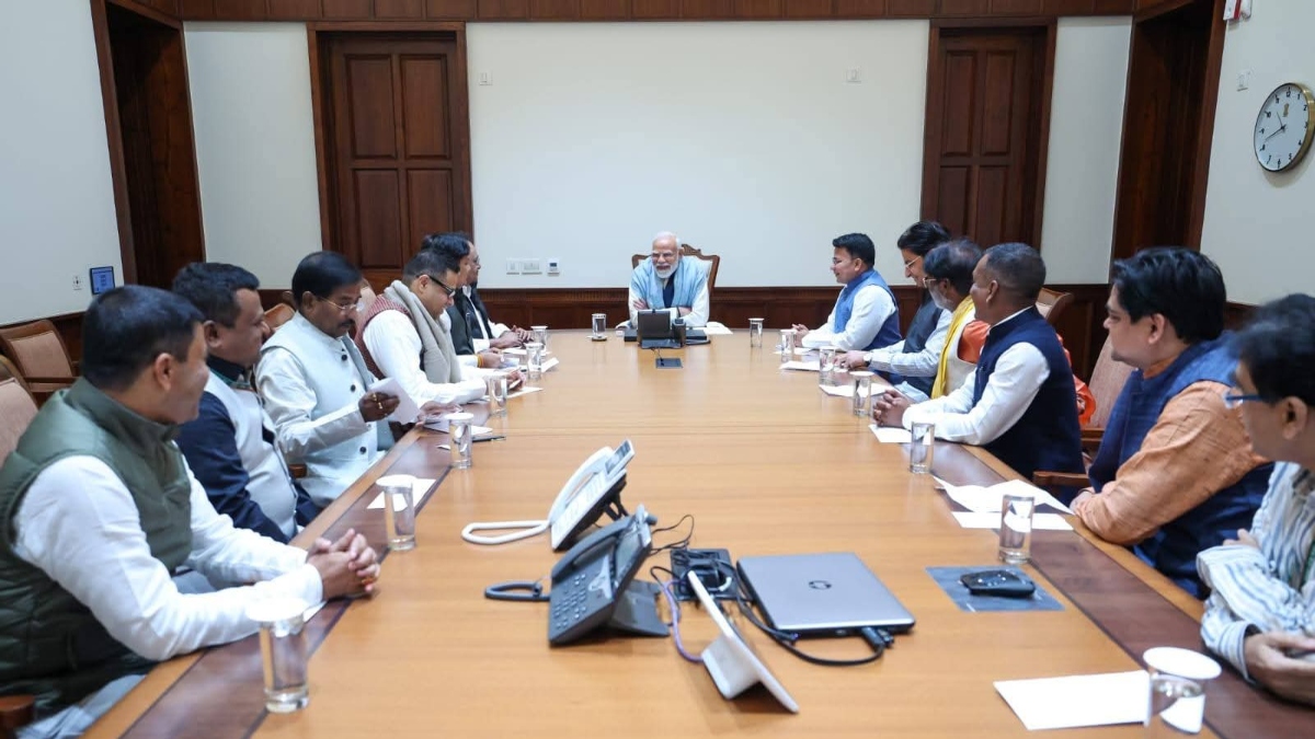 pm modi assures bengal mps victory in assembly elections