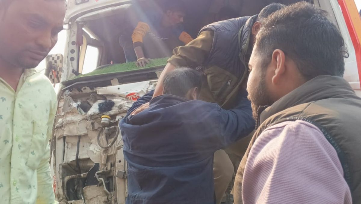 kushinagar accident uncontrolled dumper kills two injures eight