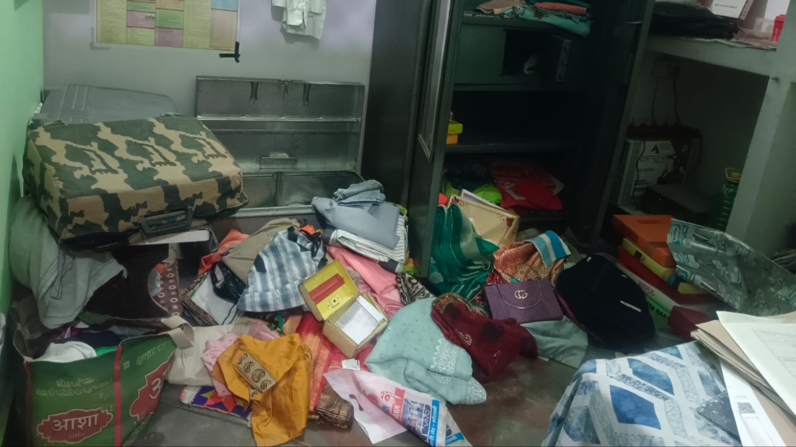 theft in kaushambi gold and cash stolen from empty house