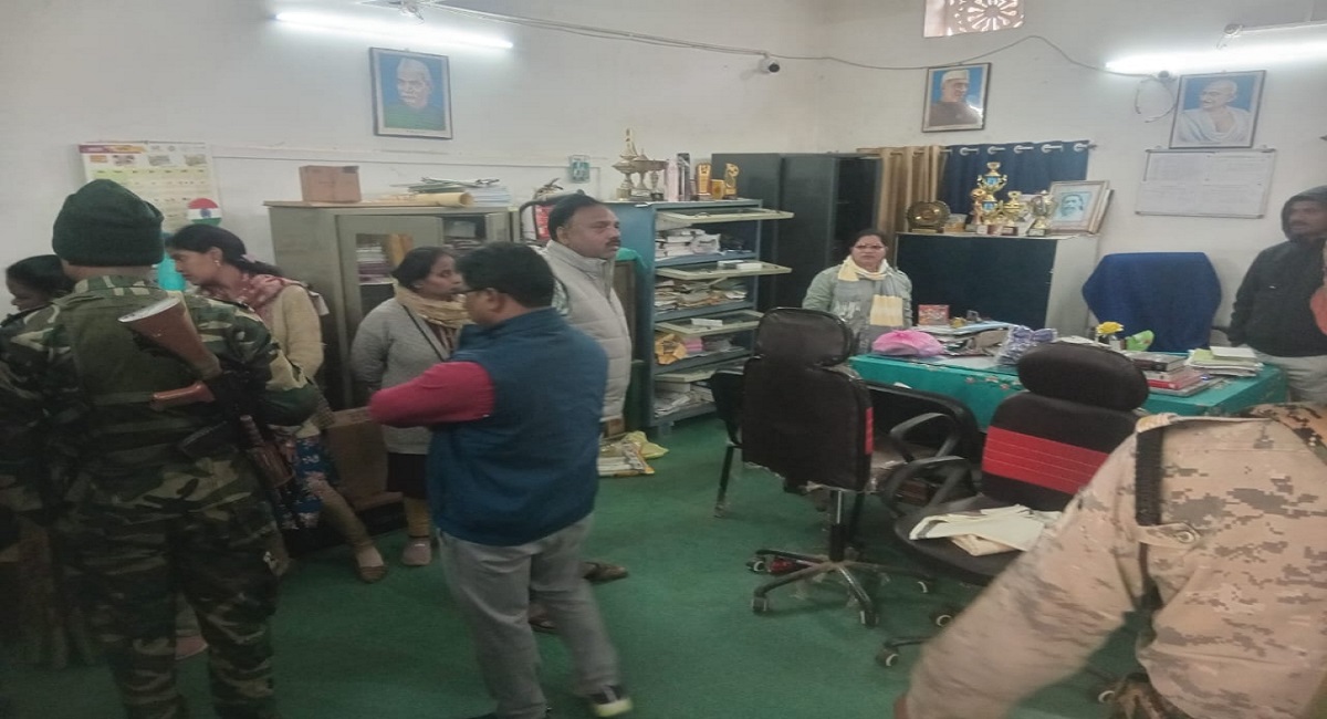 theft at jagannathpur school laptops and tablets stolen near police station