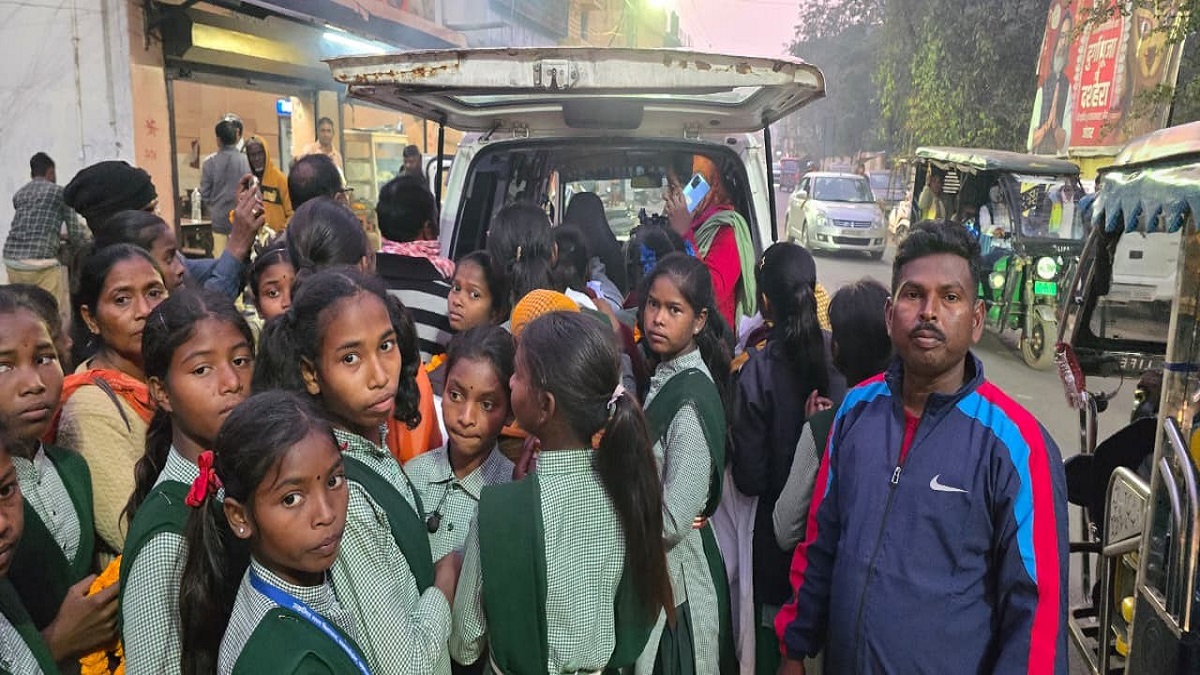 teacher dies in chakradharpur road accident protest threat