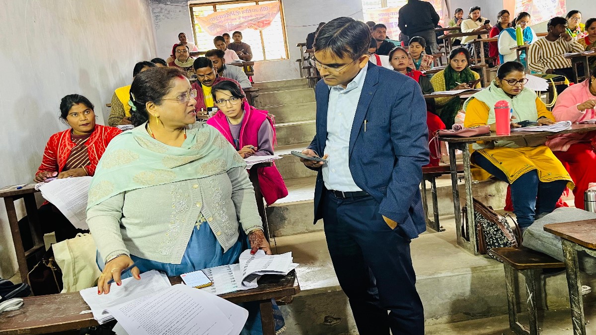 sir inspection dm orders special vigilance at polling booths