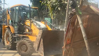पटना में हटाया जा रहा अतिक्रमण। सौ-जिला प्रशासन
