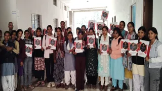 कौशल विकास मिशन के तहत 60 दिवसीय प्रशिक्षण से छात्राओं को आत्मनिर्भर बनाने और रोजगार के अवसर प्रदान करने का प्रयास किया जा रहा है।