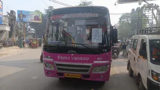 छात्राओं के लिए शुरू हुई पिंक बस सेवा