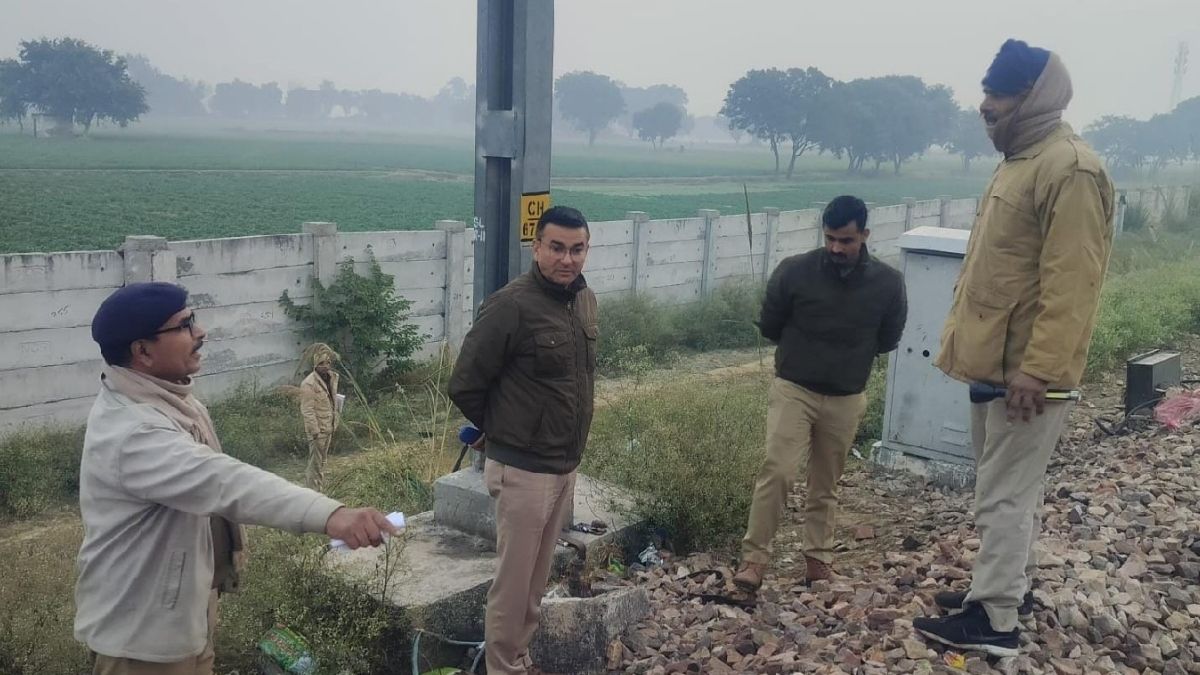 two youths committed suicide by jumping in front of a train firozabad police investigation