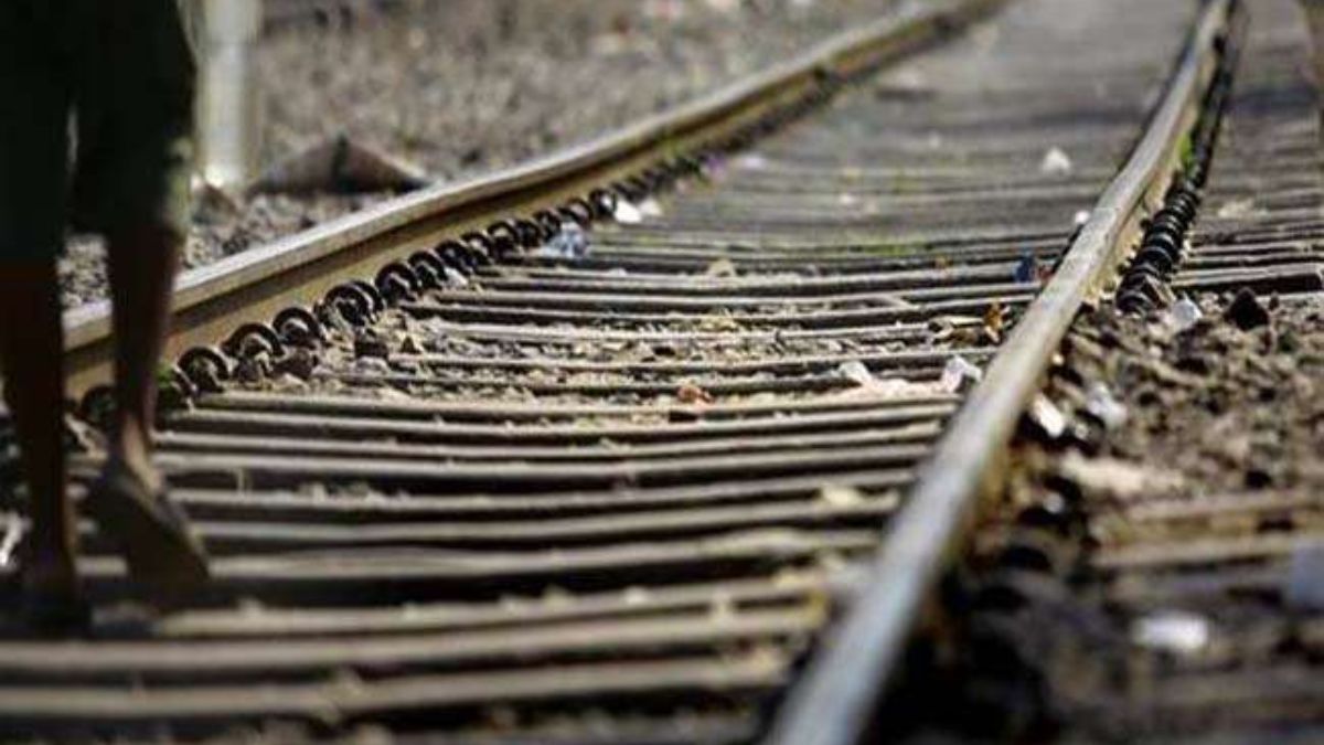hardoi railway crossing closure sandilaumartali route affected
