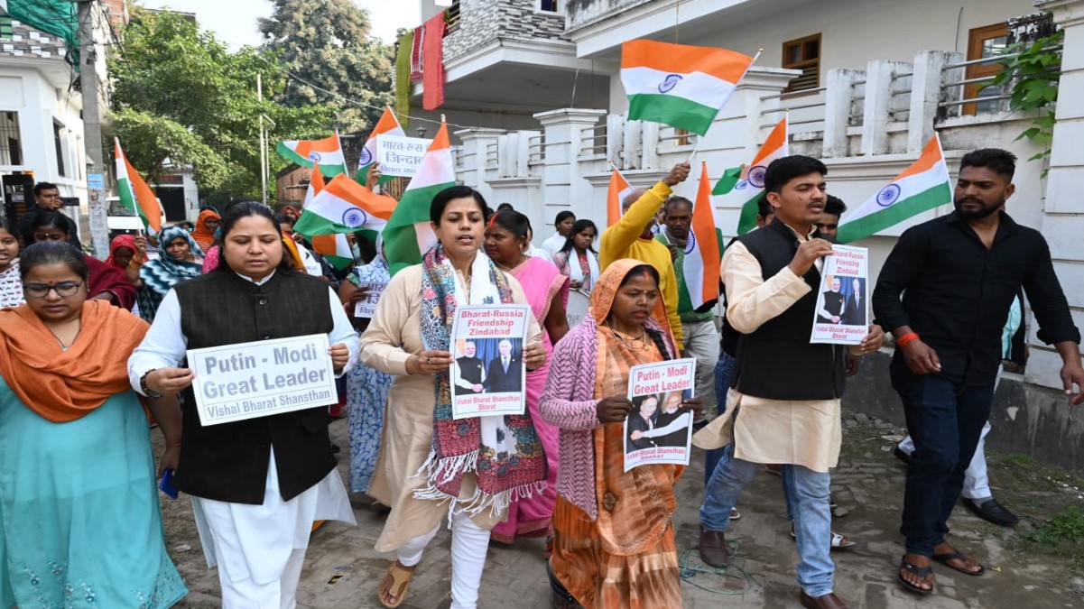putin welcome march in varanasi pm modi constituency