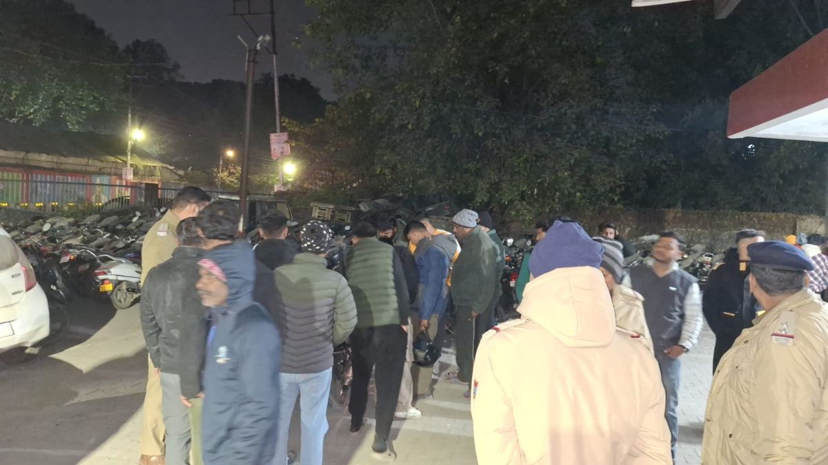 clash in chandar nagar stone pelting injuries reported