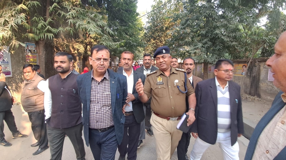 deoria news lawyer attack in court accused arrested legal dispute