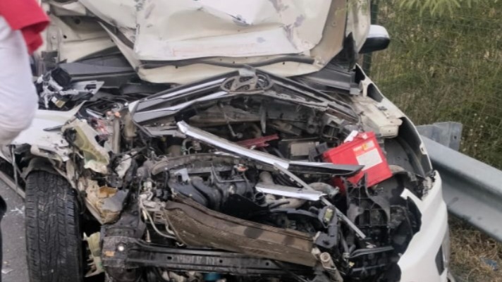 agralucknow expressway accident woman dies in cardumper collision