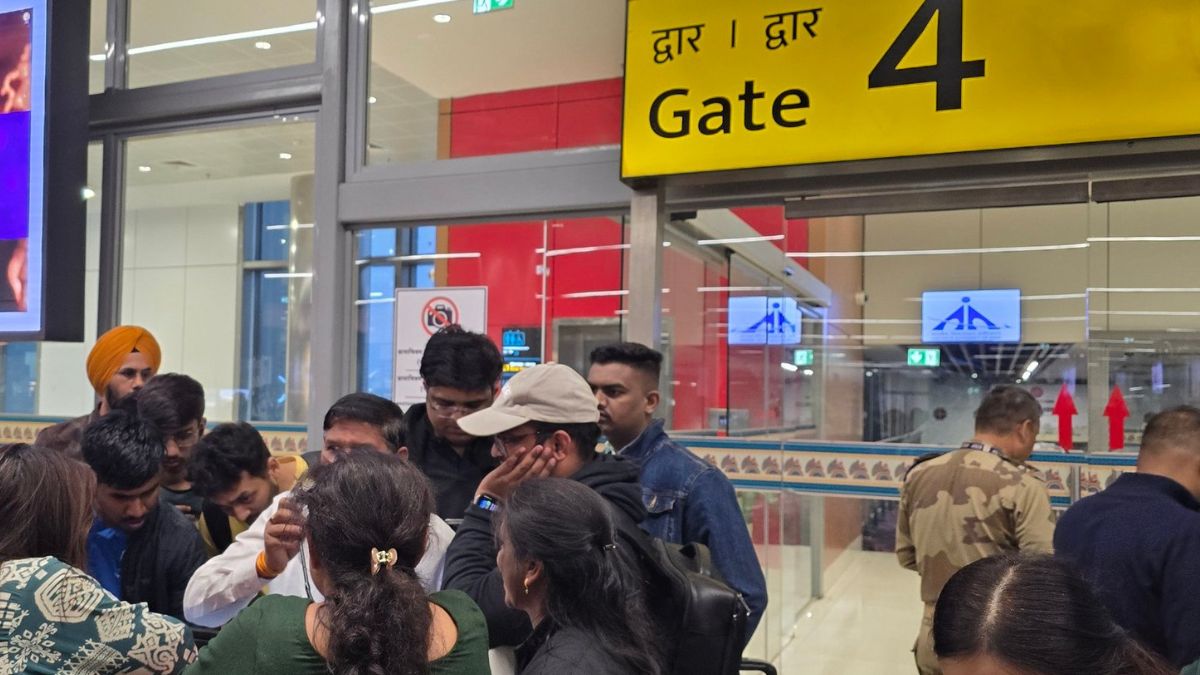 indigo flights cancelled 300 flights grounded passengers stranded on delhi mumbai and hyderabad airport