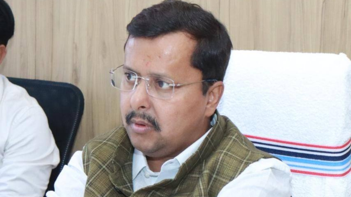 nitin naveen directs timely completion of road and highway projects