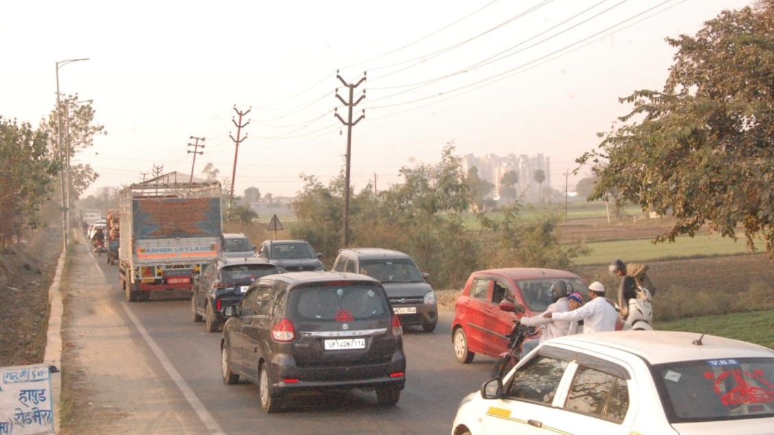 traffic chaos on bijli bamba bypass meeruts jam road