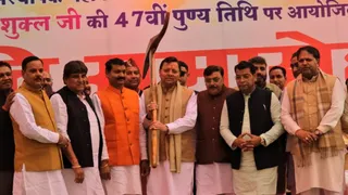 मेडिकल कालेज में स्वतंत्रता संग्राम सेनानी स्व. पंडित राम सुमेर शुक्ल की 47वीं पुण्य तिथि पर आयोजित स्मृति समारोह में पहुंचे मुख्यमंत्री पुष्कर सिंह धामी।