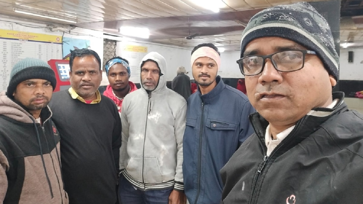 hazaribagh news all five stranded workers return home safely