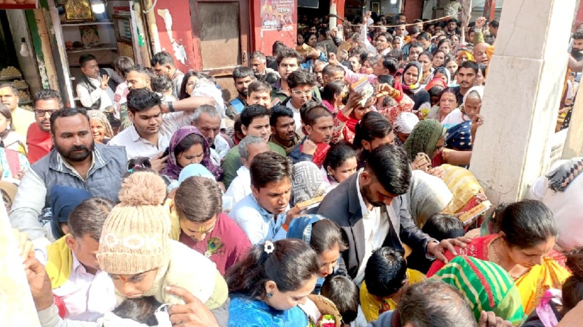 banke bihari temple vrindavan huge crowd on purnima