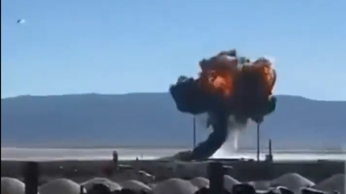 us f16 fighter jet crash pilot safe in california desert