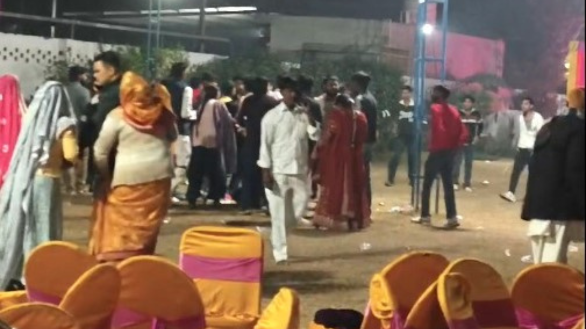 faridabad armed robbery at engagement ceremony loot of cash and jewelry