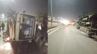 गाजियाबाद में हाईटेक कॉलेज के पास बस पलट गई। फोटो- जागरण