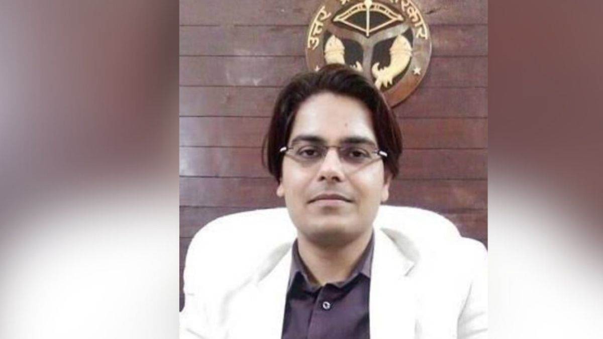 bagpat highway waste commissioner ias bhanu chandra goswami upset over garbage piles