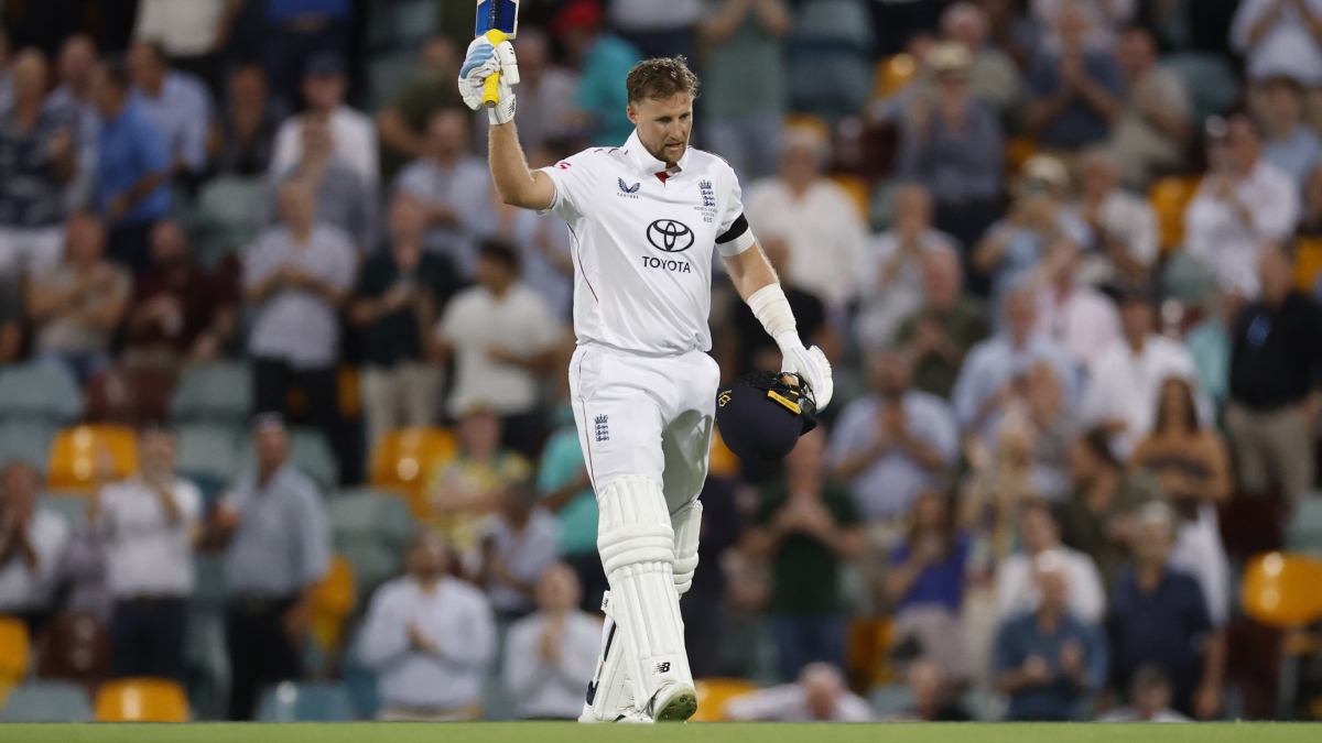 aus vs eng 2nd test the ashes 2025 26 australia vs england joe root zak crawley mitchell starc