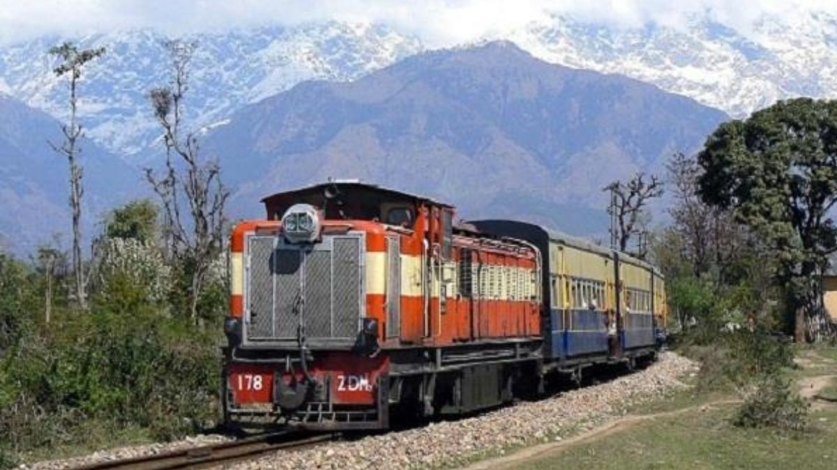 kangra valley rail service schedule baijnath to kangra only 10 rupees fare