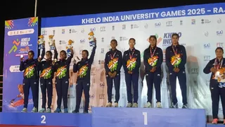 Khelo India University Games प्रयागराज की नंदनी ने जीता तीसरा पदक, कयाकिंग के फोर 500 मीटर में भी सिल्वर मेडल अपने नाम किया, अन्य विजेताओं संग।