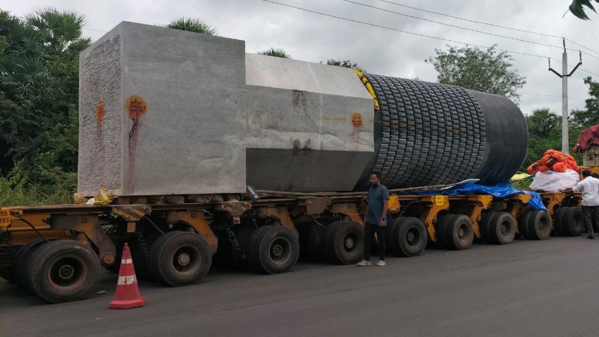 bihar latest news world largest shiva lingam has arrived in secunderabad and is expected to reach bihar by the 15th hindi news today