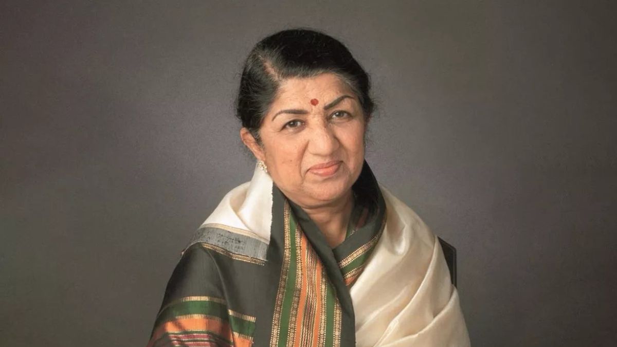lata mangeshkar first hit song was composed at railway station