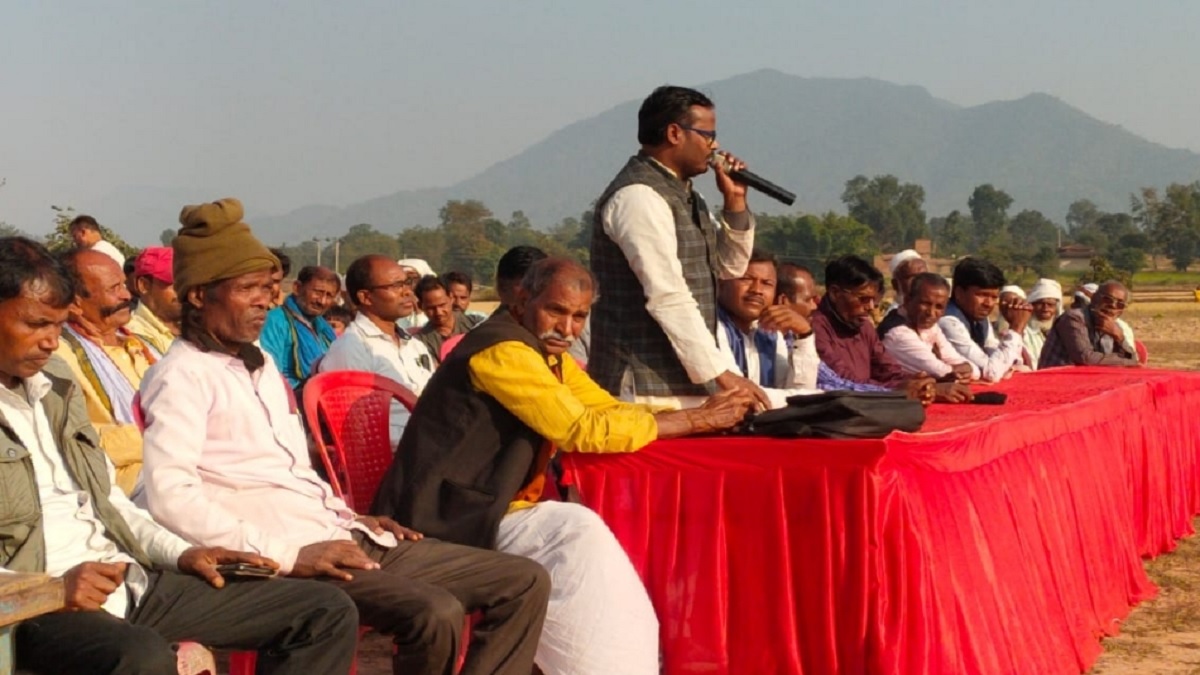 latehar news villagers warn coal companies on land acquisition without document correction