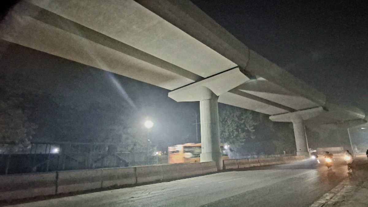 agra metro removes barricades easing traffic on mg road