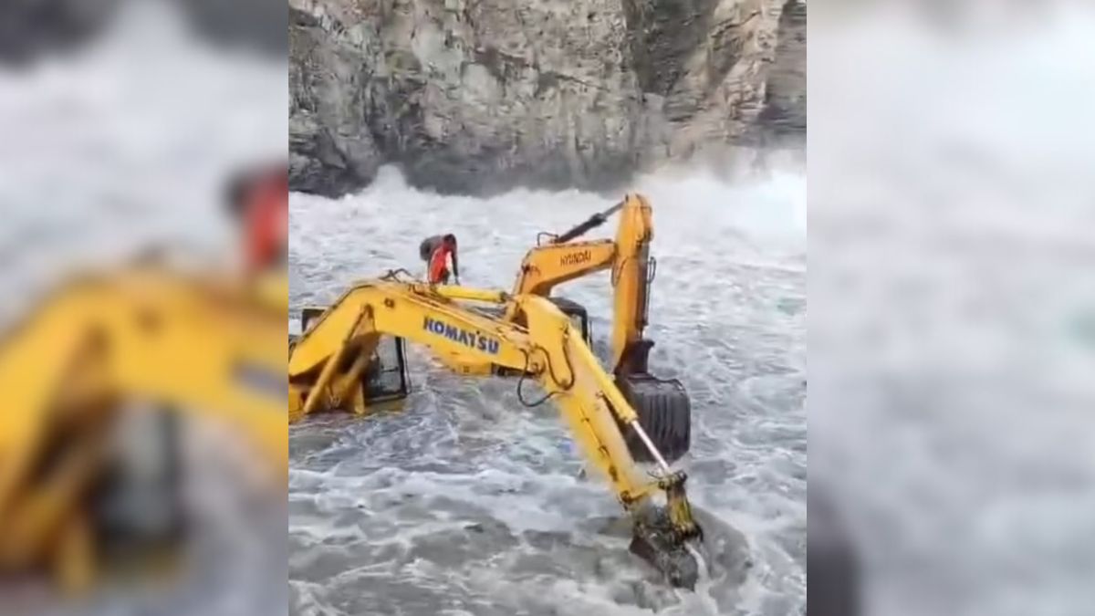 three workers were stranded in downstream of ichchhadi dam due to water release