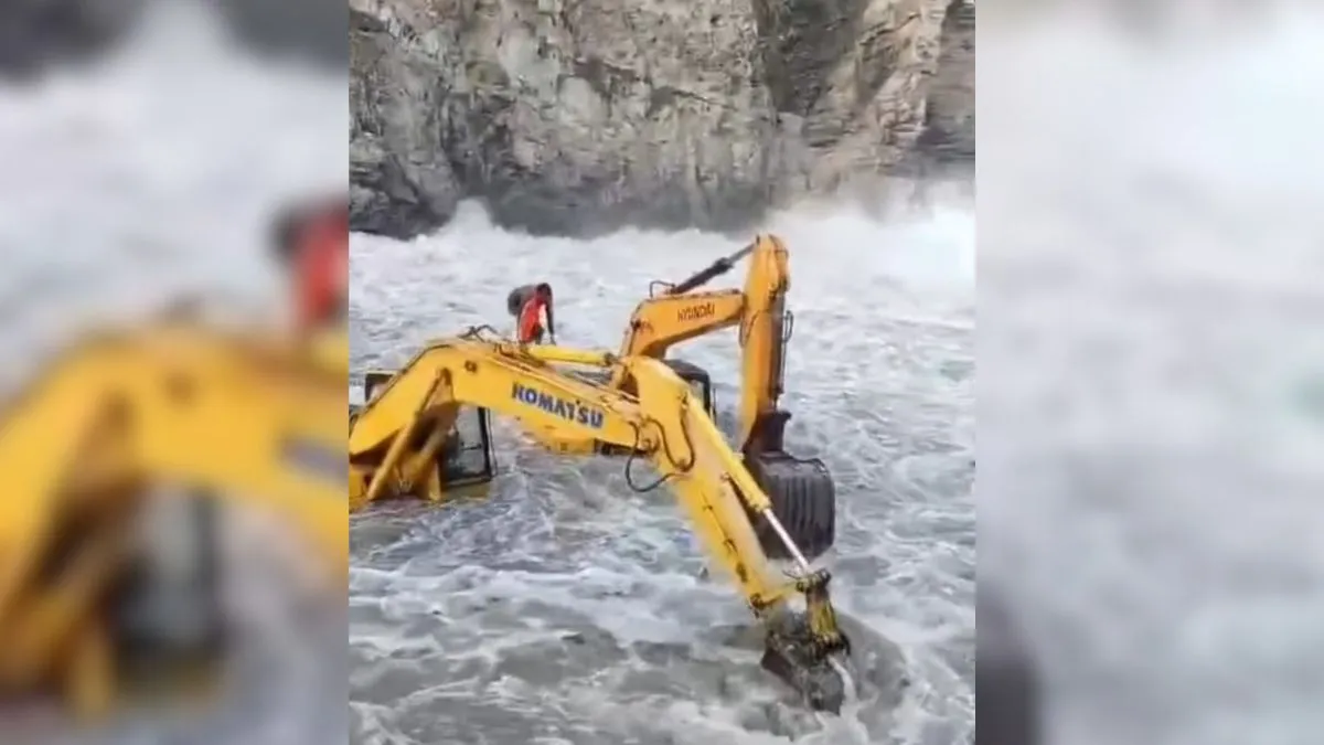 Dehradun: इच्छाड़ी डैम से छोड़ा पानी, नदी में मरम्मत में जुटे तीन श्रमिक लहरों में फंसे; वीडियो हो रहा वायरल