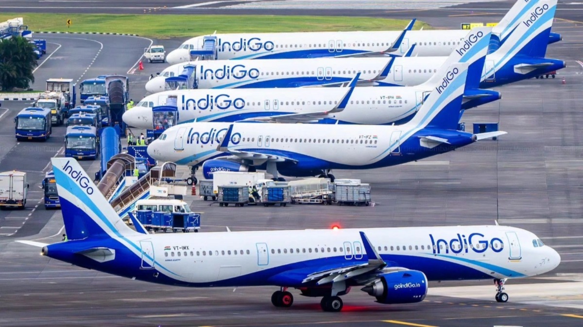 indigo flight delays passengers face luggage wait times upto 10 hours