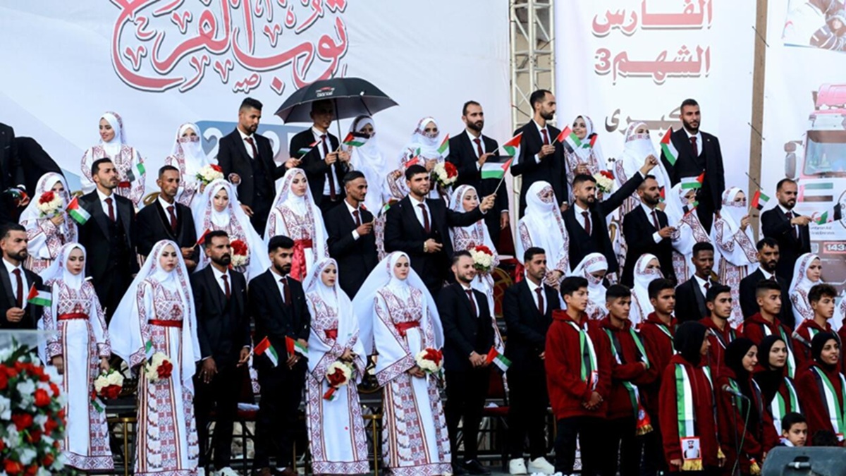 54 couples tied the knot in a mass wedding ceremony in khan yunis in southern gaza