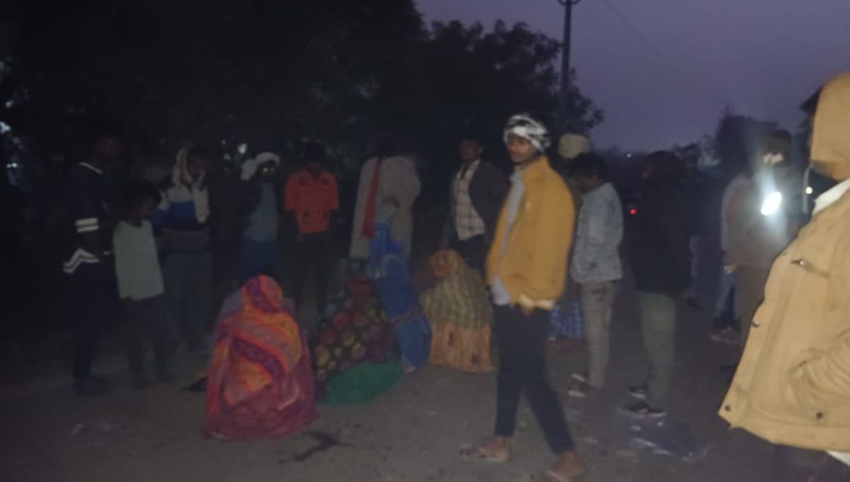 kaushambi accident dumper collision kills two creates panic