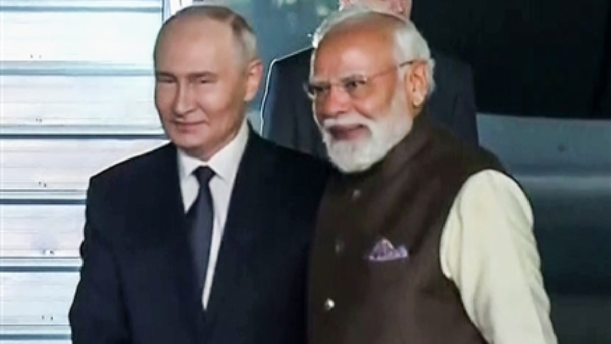 putin india visit hugged shook hands this is how pm modi welcomed friend putin