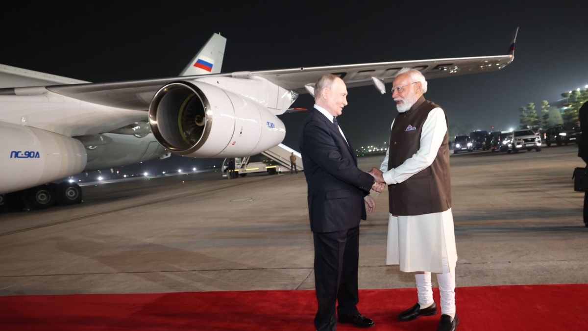 india welcomes putin with open arms pm modi breaks protocol to welcome russian president