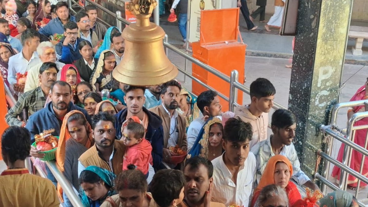 mirzapur huge crowd at vindhyavasini temple on agahan purnima