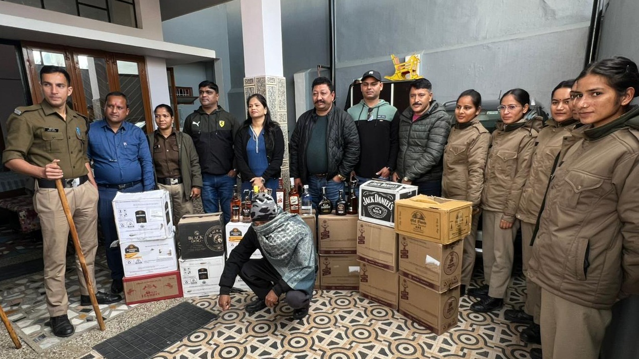 dehradun news fake defense labeled liquor seized three arrested