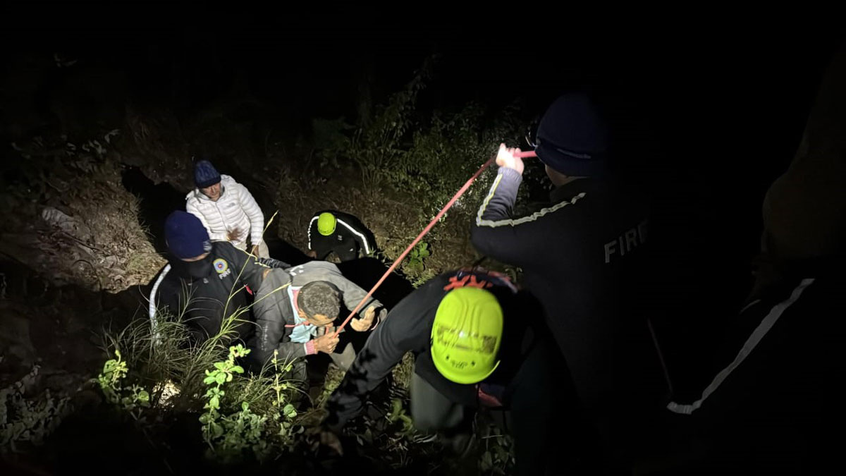 five people including the grooms sister and nephew died when the wedding partys car fell into a ditch