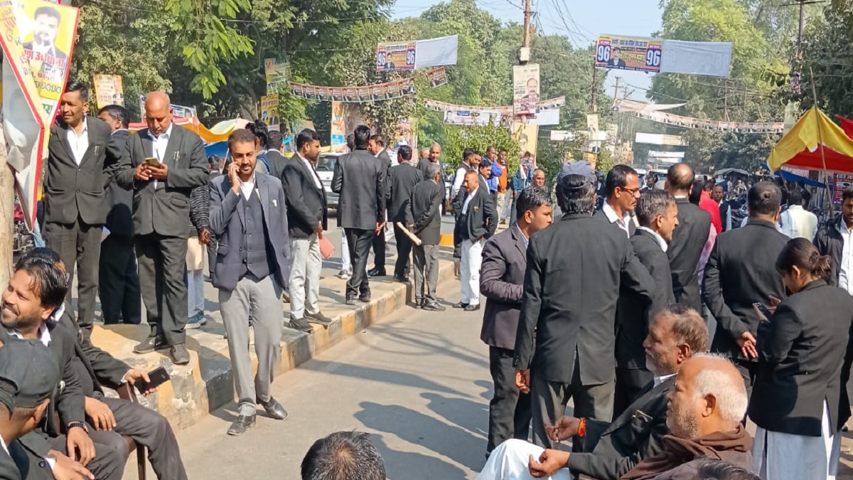 advocates protest in prayagraj after attack on lawyer vijay kant pandey